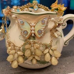 Elegant Butterfly and Floral Jewelry Set